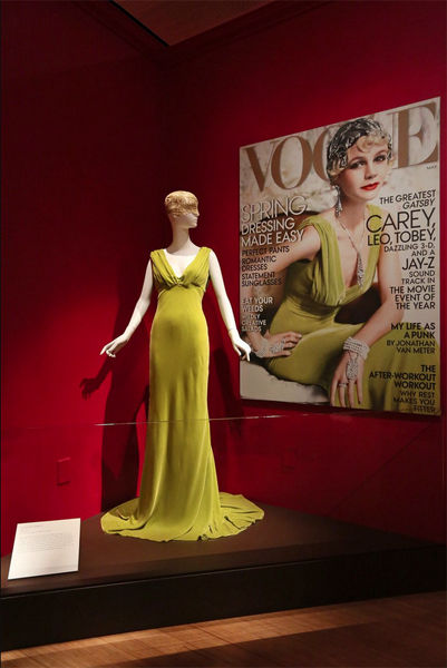 Oscar de la Renta’s Retrospective Exhibition Is Now Open